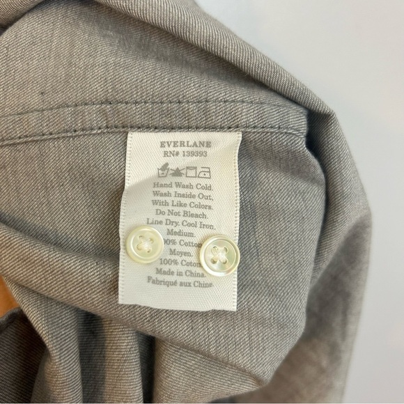 Everlane Poplin Sleeveless Button Down Grey Top Size Medium - Picture 13 of 13